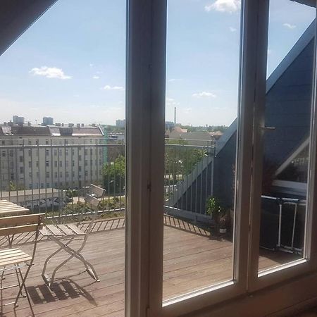 Helle Dachgeschosswohnung für 8 Personen in zentraler Lage Berlin Exterior foto