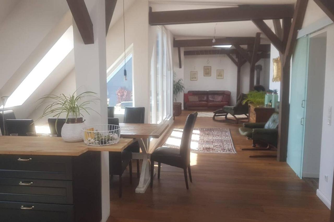 Helle Dachgeschosswohnung für 8 Personen in zentraler Lage Berlin Exterior foto