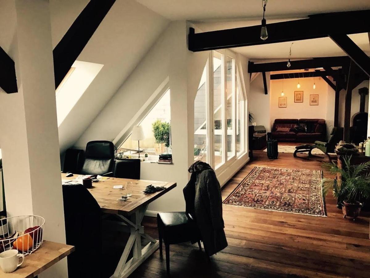 Helle Dachgeschosswohnung für 8 Personen in zentraler Lage Berlin Exterior foto