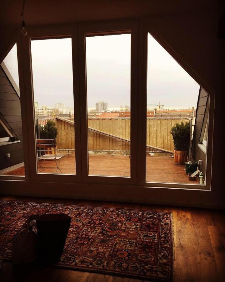Helle Dachgeschosswohnung für 8 Personen in zentraler Lage Berlin Exterior foto